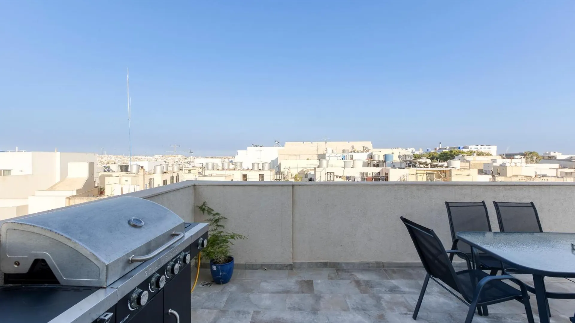Annitchka Mansions - Penthouse In Central Malta Birkirkara Apartment