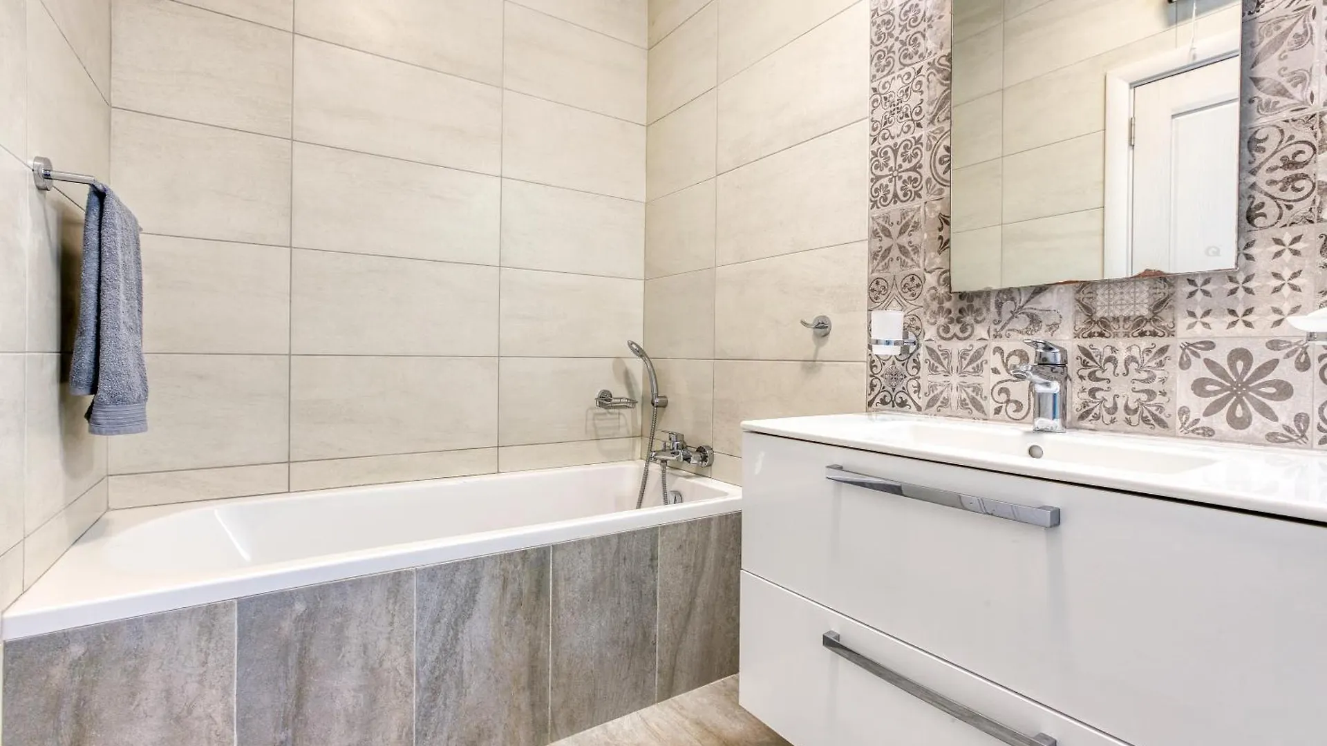 Annitchka Mansions - Penthouse In Central Malta Birkirkara 0*,  Malta