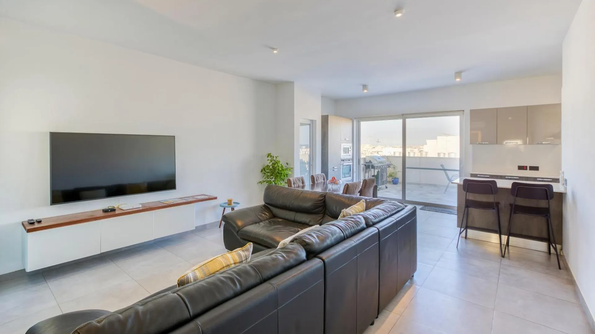Annitchka Mansions - Penthouse In Central Malta Birkirkara