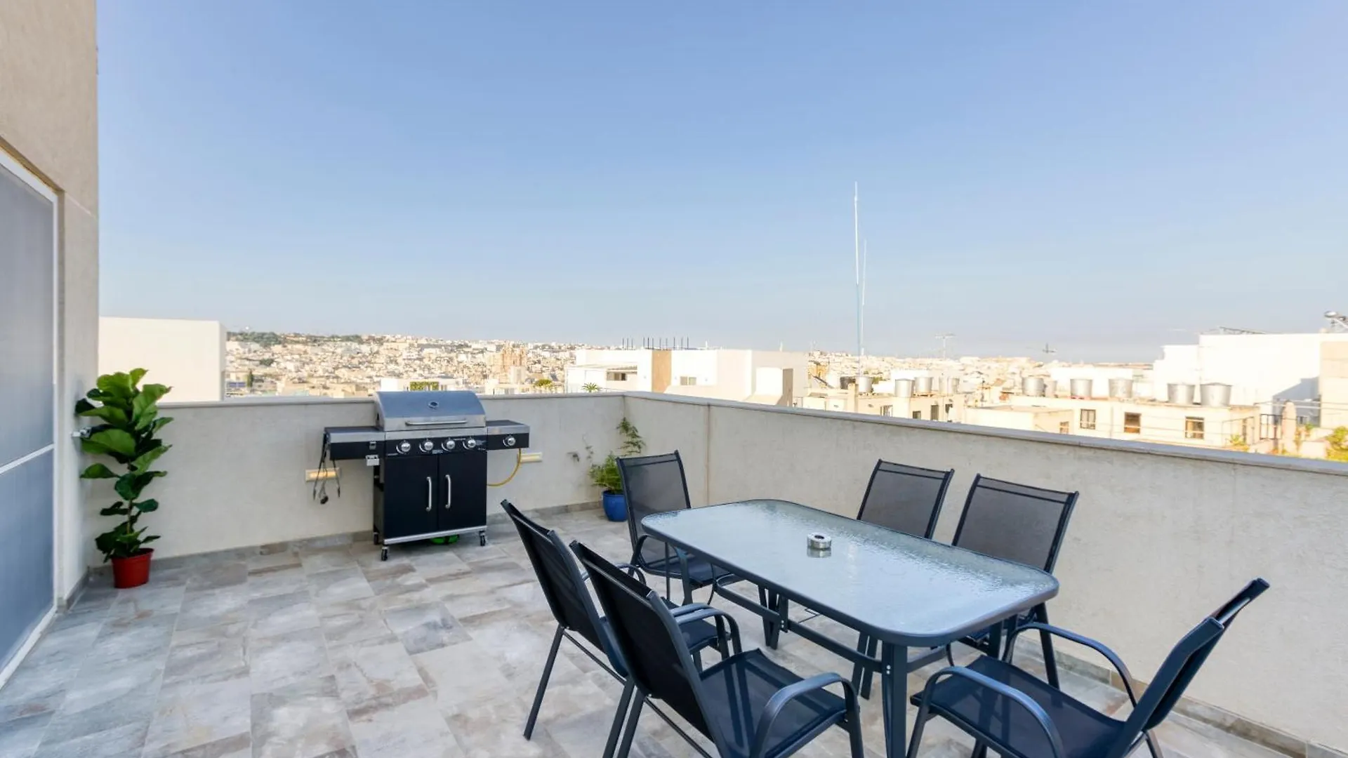 Annitchka Mansions - Penthouse In Central Malta Birkirkara