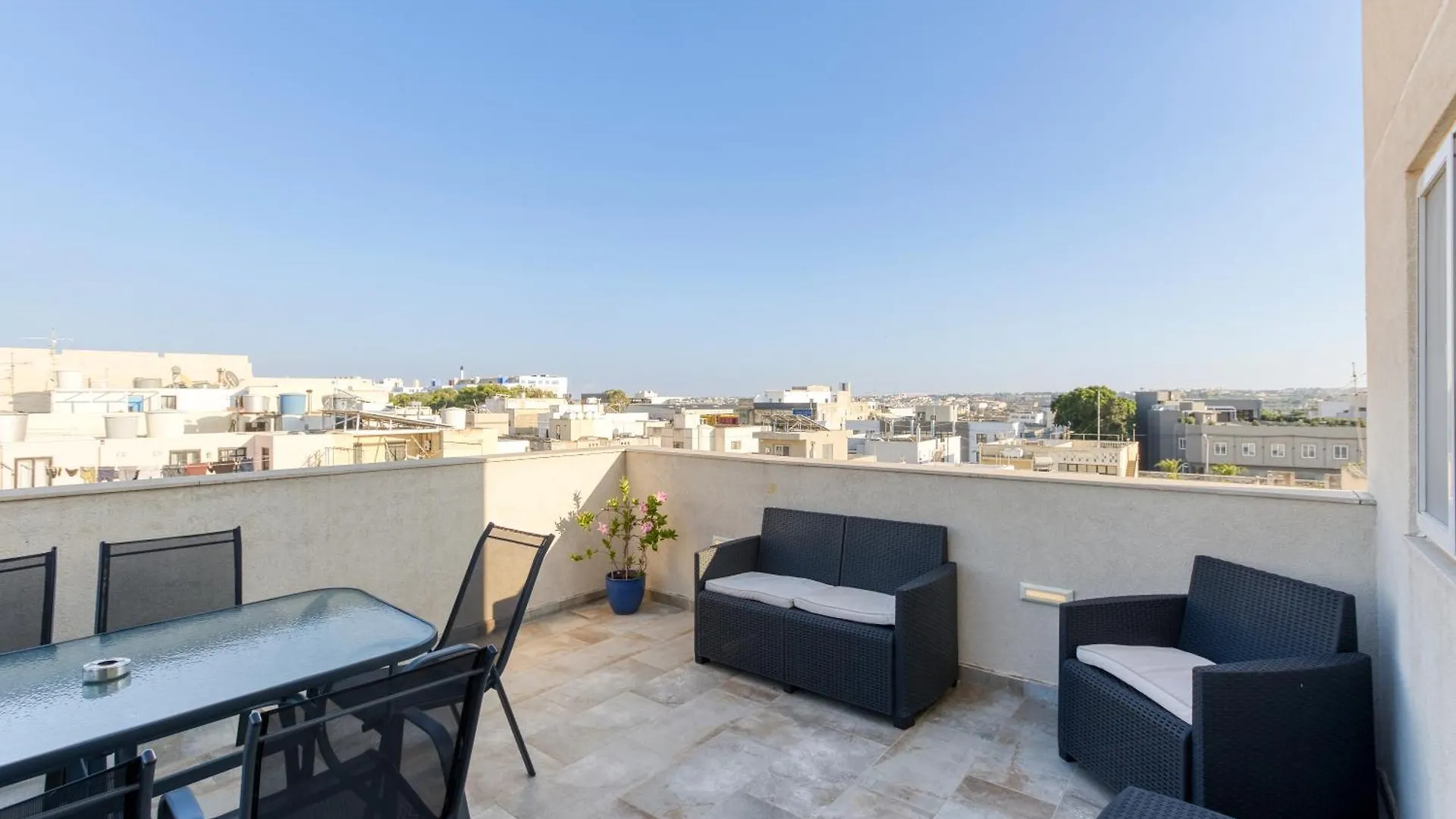 Annitchka Mansions - Penthouse In Central Malta Birkirkara