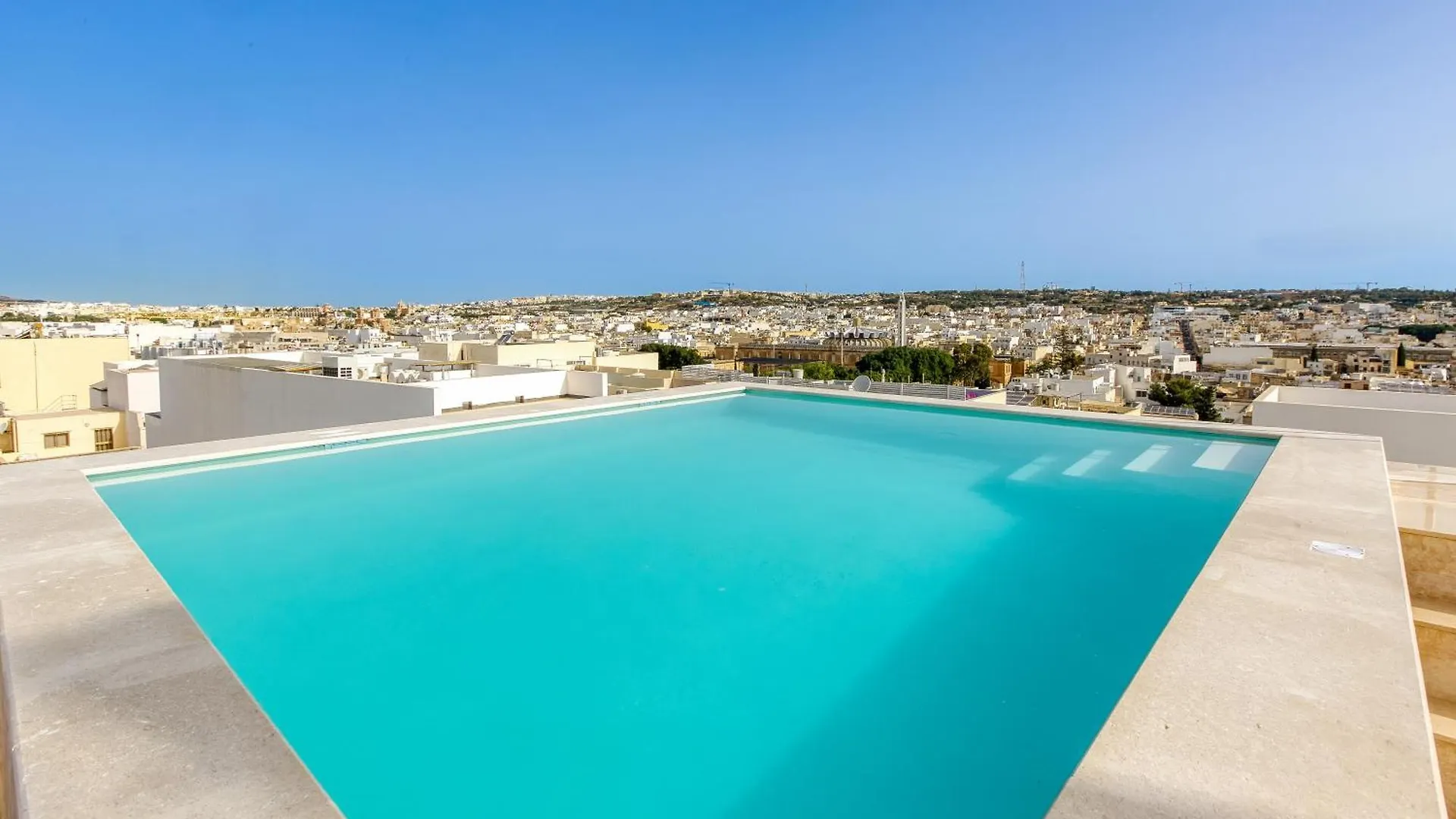 Annitchka Mansions - Penthouse In Central Malta Birkirkara